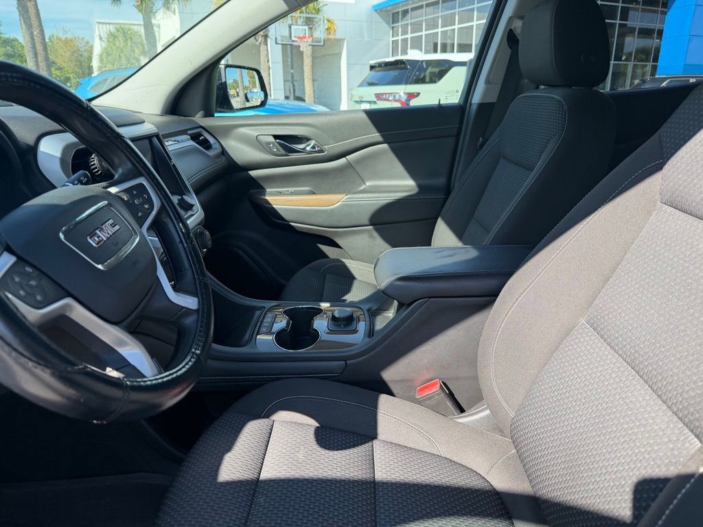 Used 2023 GMC Acadia SLE image 7