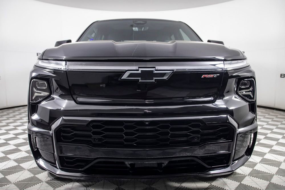 Used 2024 Chevrolet Silverado EV RST AWD/4WD image 5