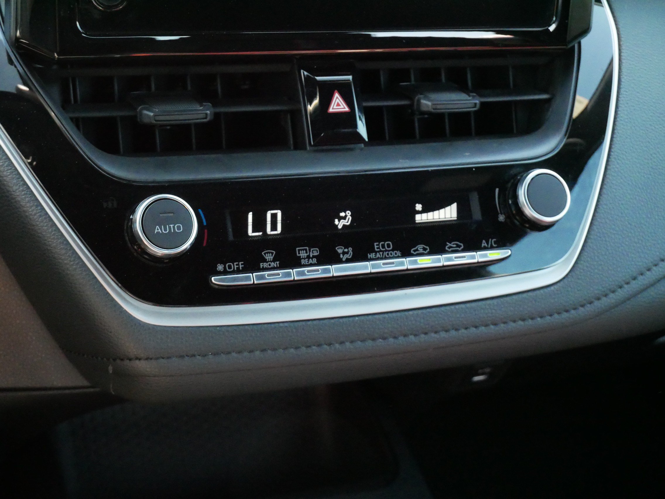 Certified 2025 Toyota Corolla SE FWD image 23