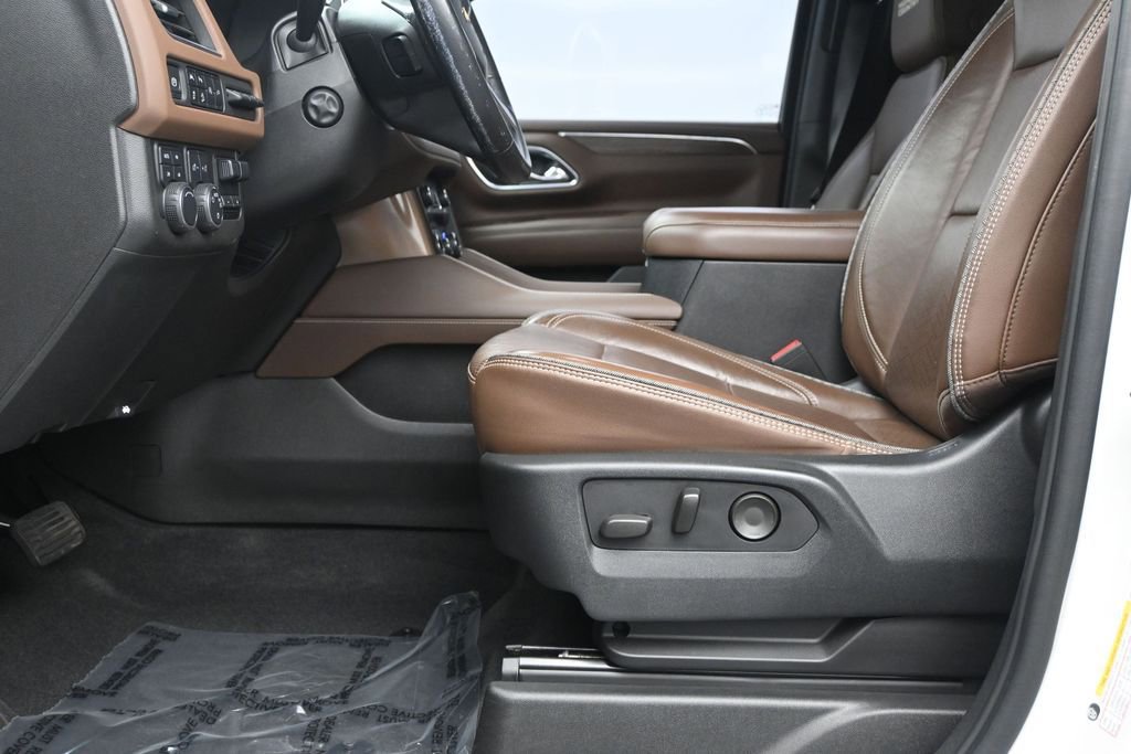 Used 2021 Chevrolet Tahoe High Country w/ Premium Package AWD/4WD image 12