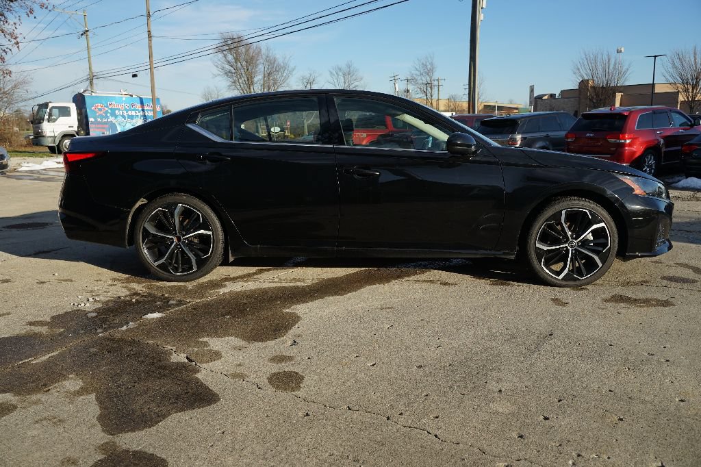 Used 2023 Nissan Altima 2.5 SR FWD image 3
