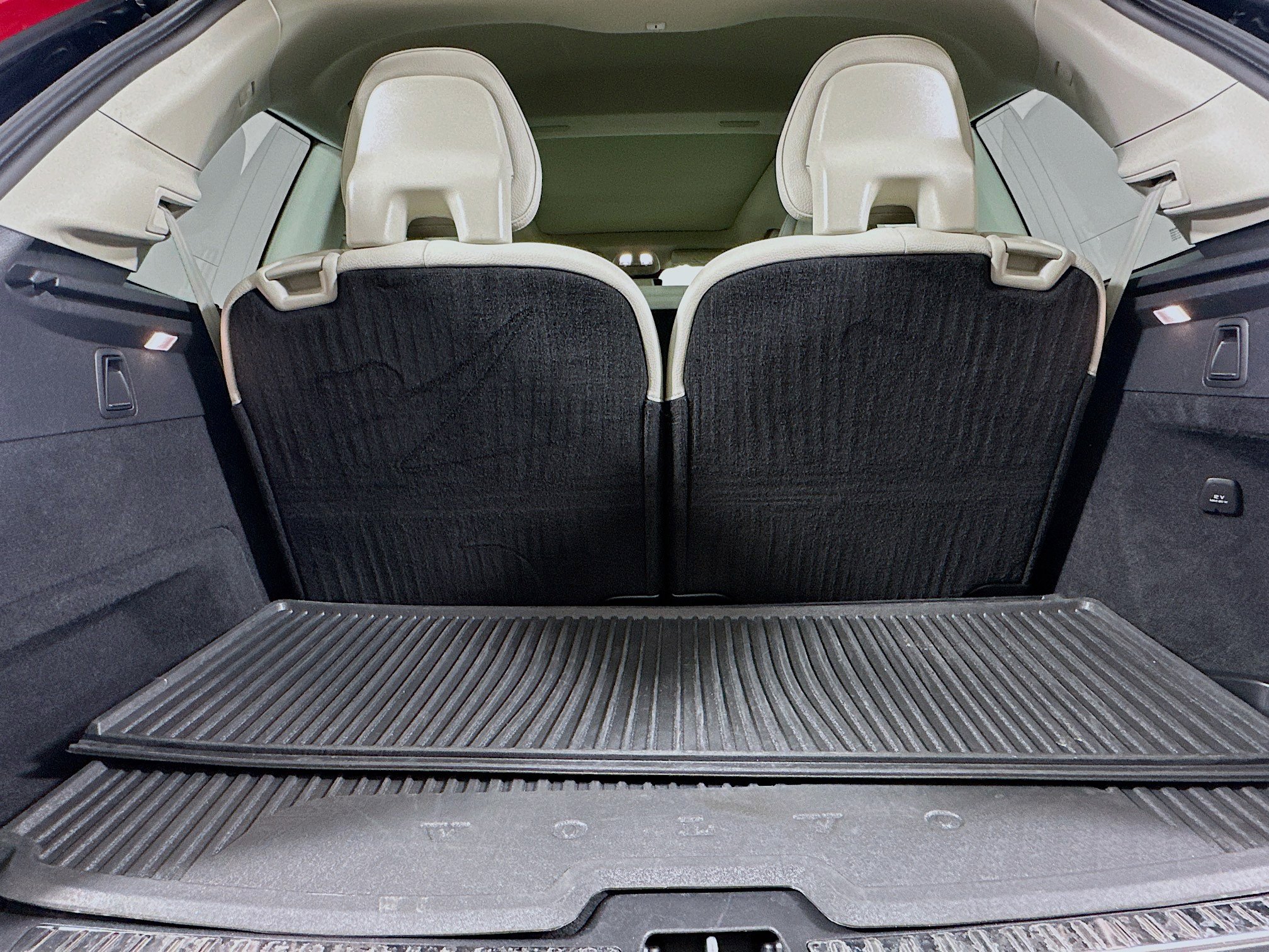 Used 2025 Volvo XC90 B5 Core w/ Protection Package AWD/4WD image 31