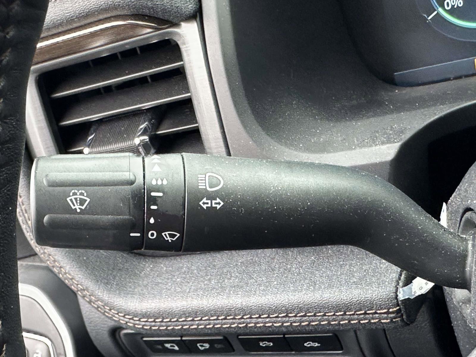 Used 2023 Ford F150 Lightning Lariat image 32