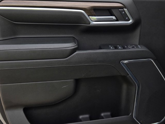Used 2023 Chevrolet Silverado 1500 LT Trail Boss w/ LPO, Dark Essentials Package AWD/4WD image 17