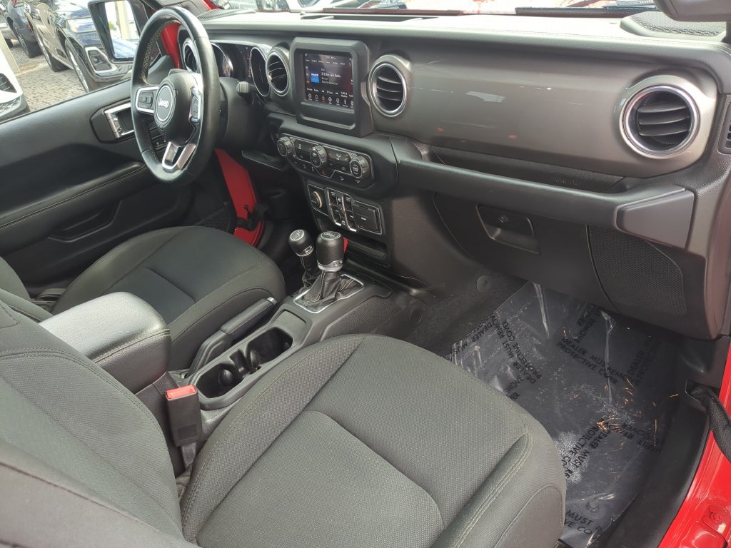 Used 2019 Jeep Wrangler Unlimited Sahara AWD/4WD image 11