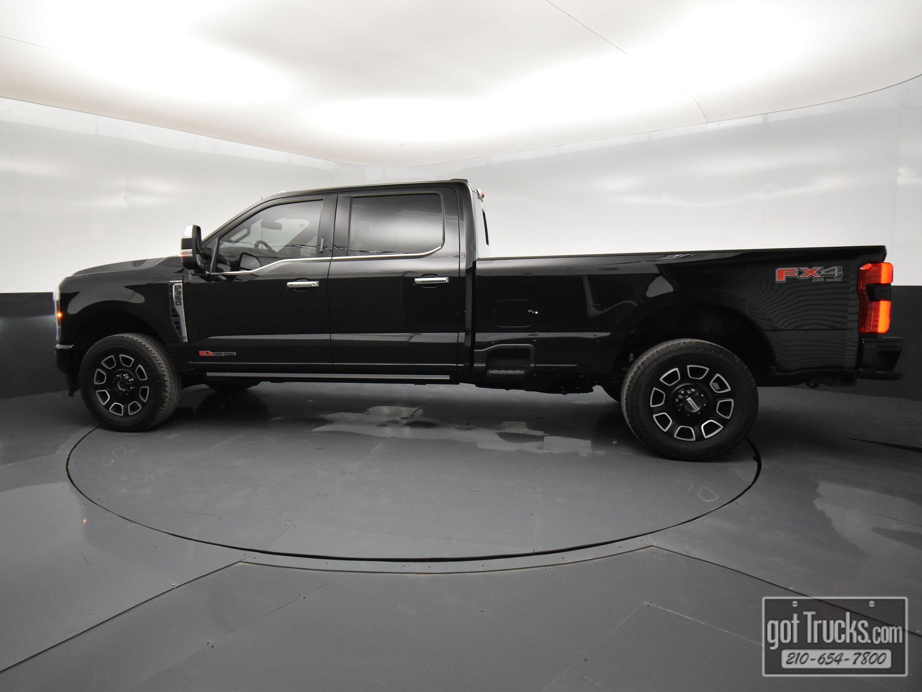 Used 2024 Ford F350 Platinum w/ FX4 Off-Road Package AWD/4WD image 3