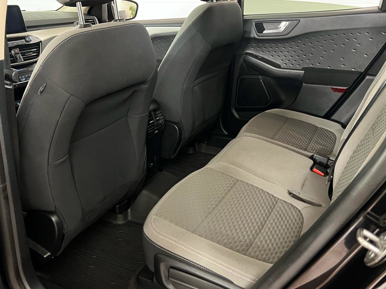 Used 2020 Ford Escape SE image 26