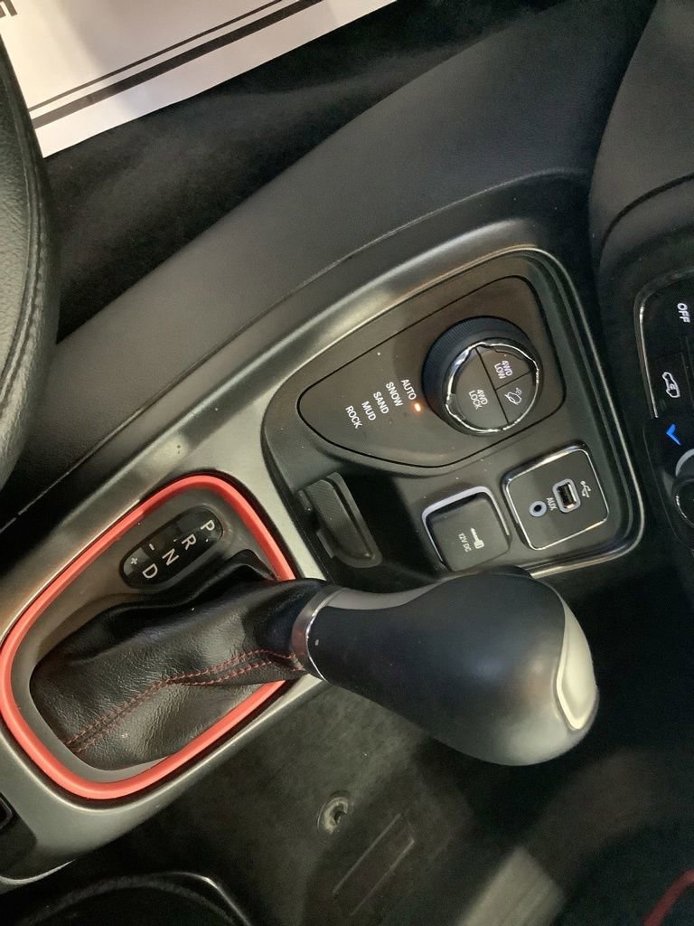 Used 2018 Jeep Compass Trailhawk w/ Cold Weather Group AWD/4WD image 17