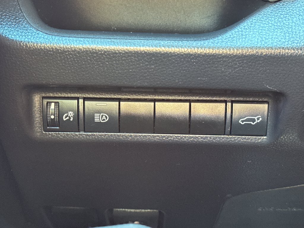 Used 2021 Toyota RAV4 XLE w/ Convenience Package AWD/4WD image 32