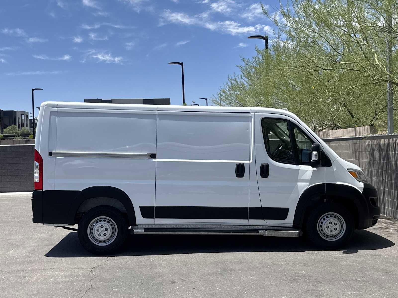 Used 2025 RAM ProMaster 2500 w/ U-Haul Equipment Group FWD image 9