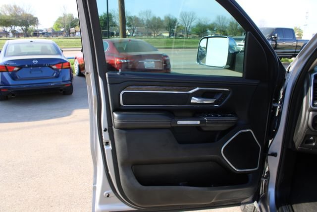 Used 2019 RAM 1500 Laramie AWD/4WD image 10