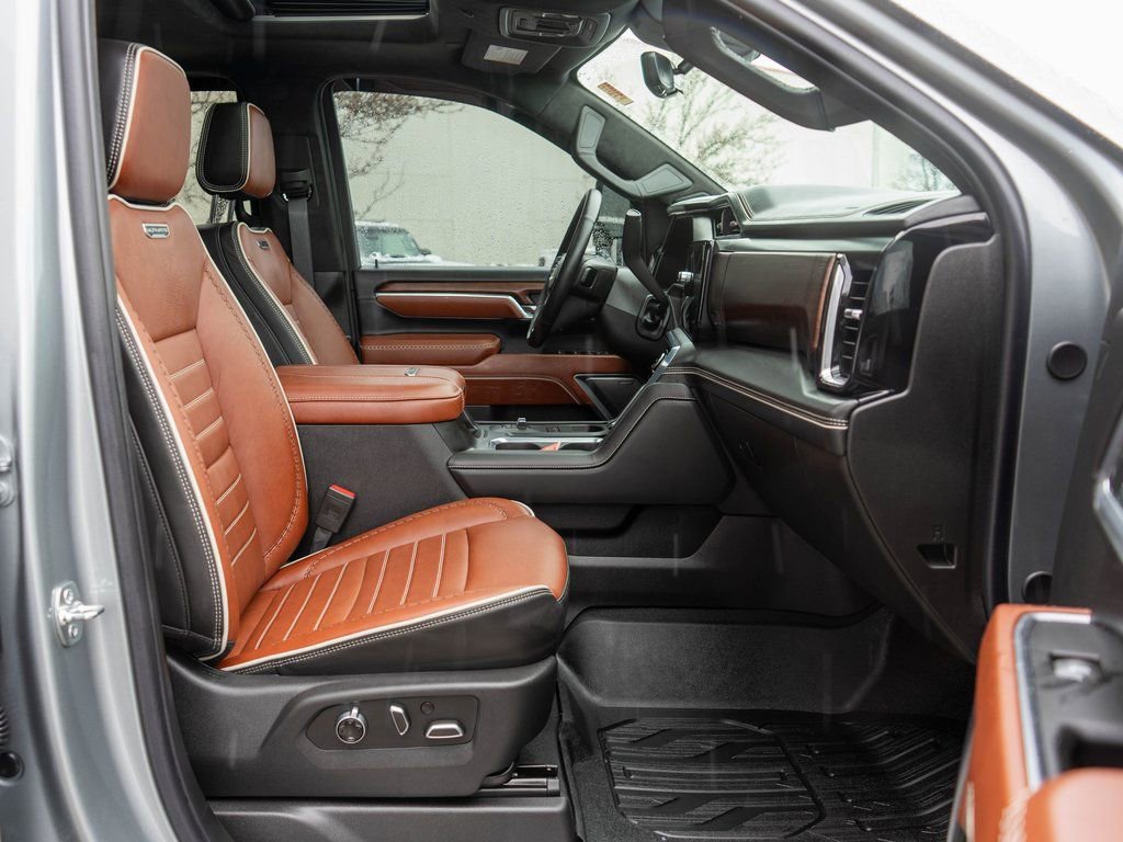 Used 2025 GMC Sierra 2500 Denali Ultimate image 10