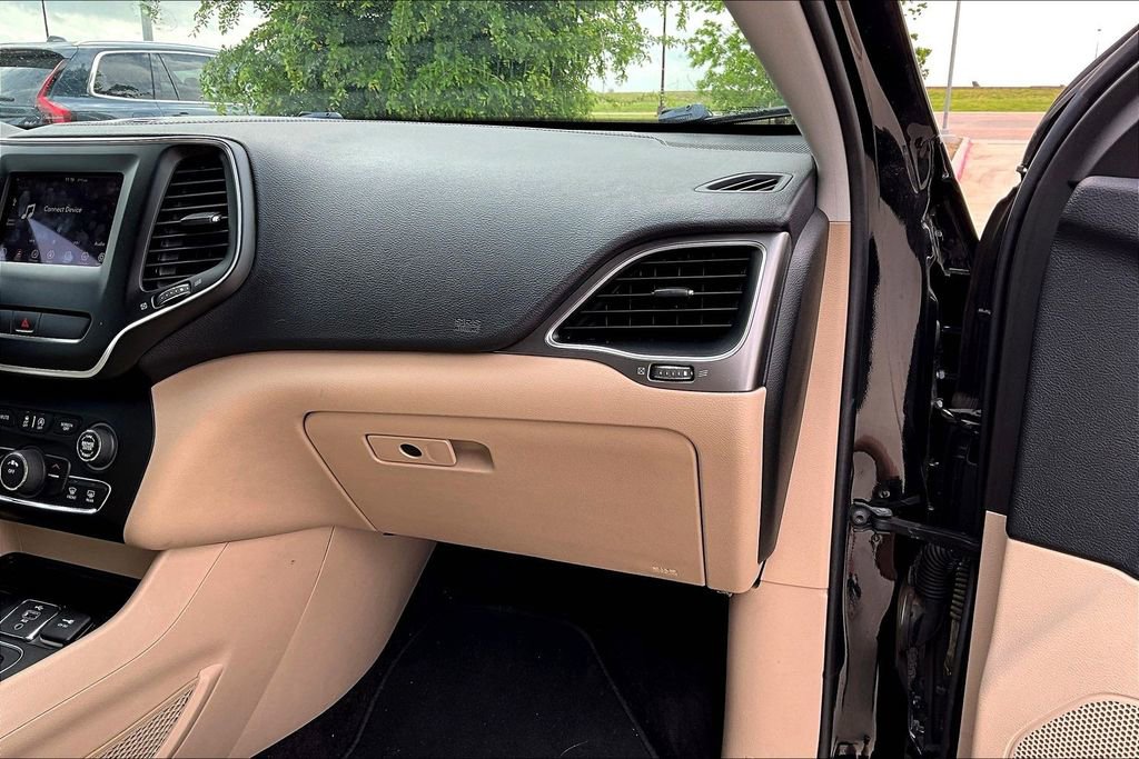 Used 2019 Jeep Cherokee Latitude w/ Popular Appearance Group image 19