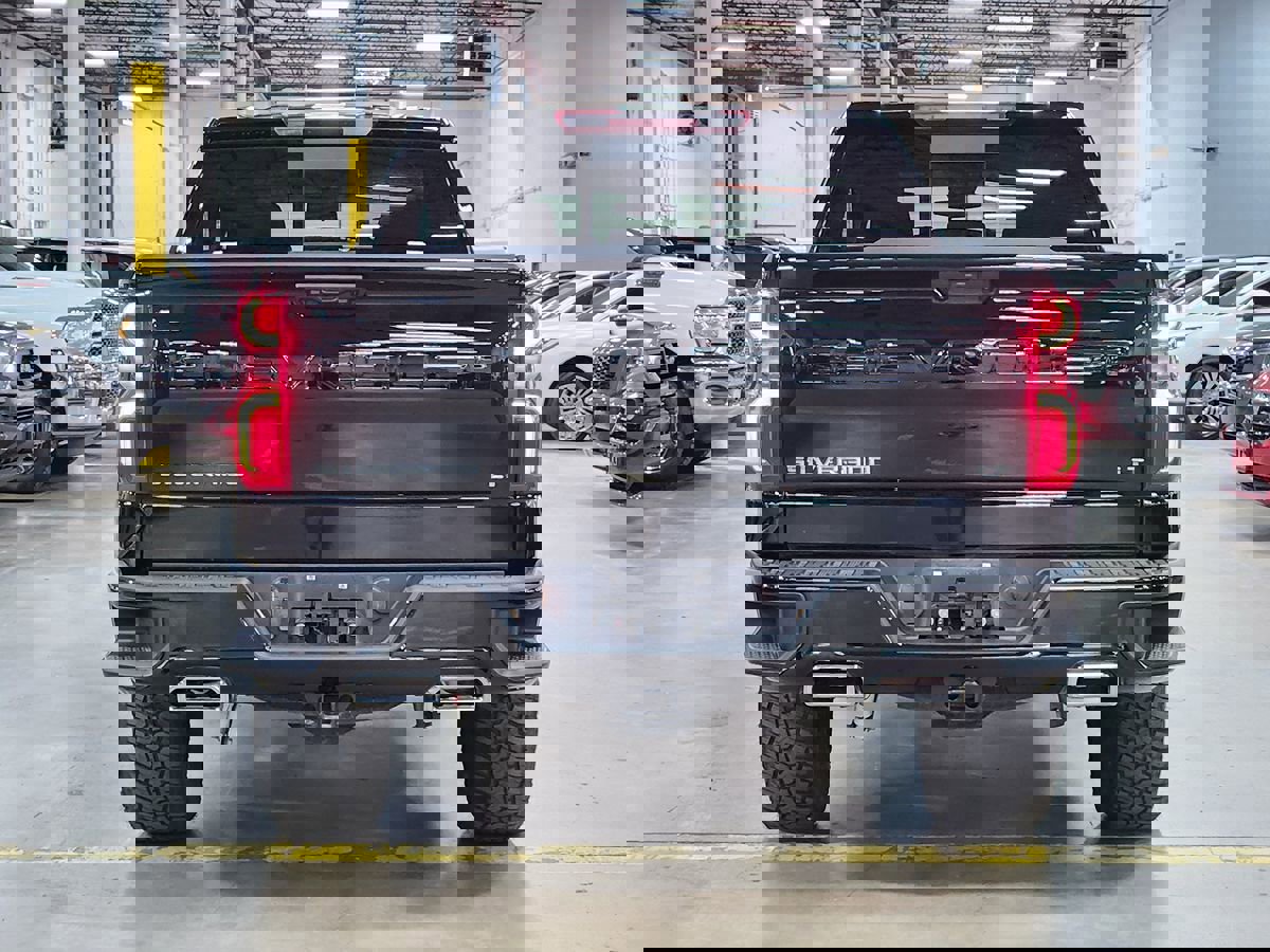 Used 2025 Chevrolet Silverado 1500 LT Trail Boss w/ Convenience Package II image 10