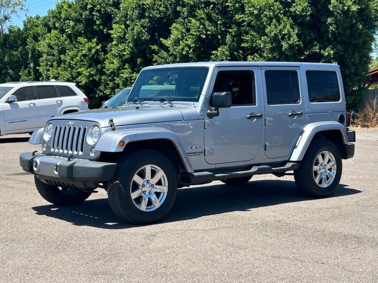 Used 2016 Jeep Wrangler Unlimited Sahara w/ Connectivity Group AWD/4WD image 7