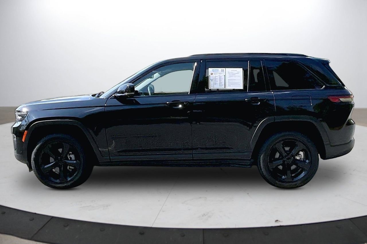 Certified 2023 Jeep Grand Cherokee Limited w/ Luxury Tech Group II AWD/4WD image 6