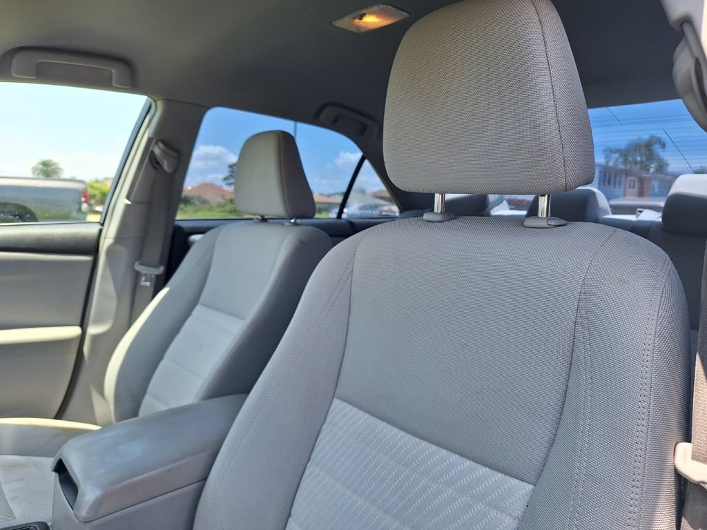 Used 2015 Toyota Camry LE FWD image 5