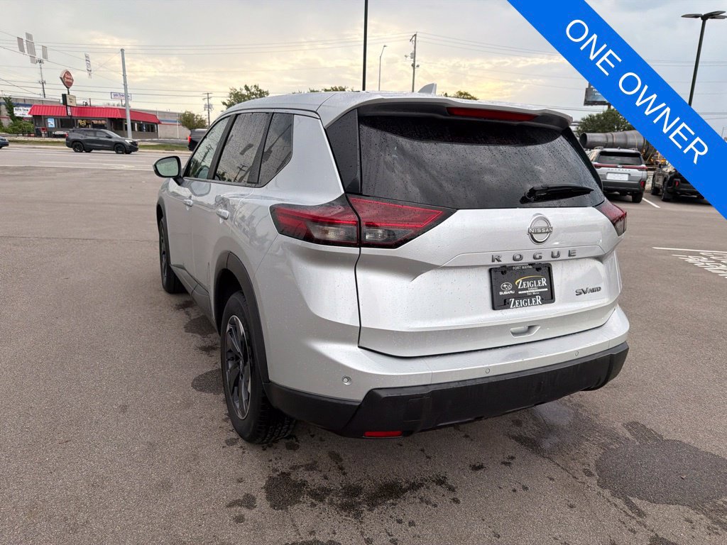 Used 2024 Nissan Rogue SV AWD/4WD image 4
