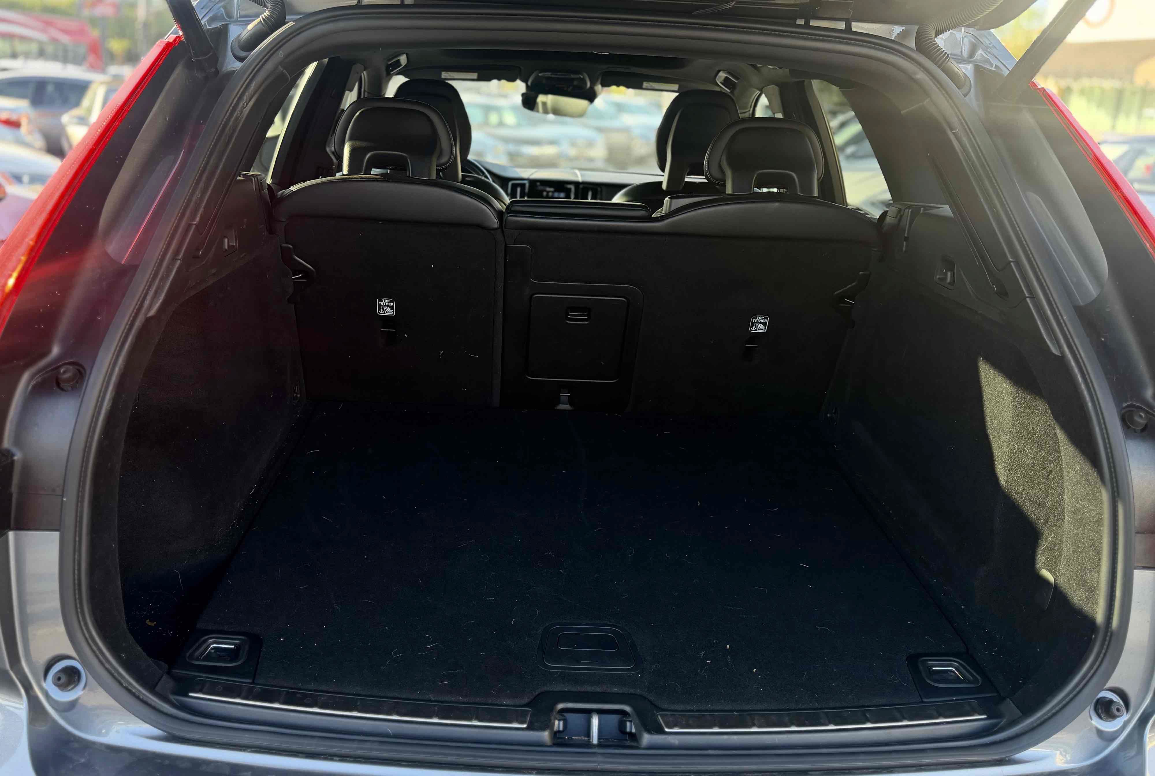 Used 2018 Volvo XC60 T6 R-Design AWD/4WD image 15