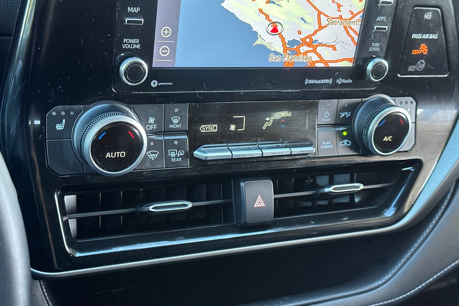 Used 2021 Toyota Highlander XLE image 21