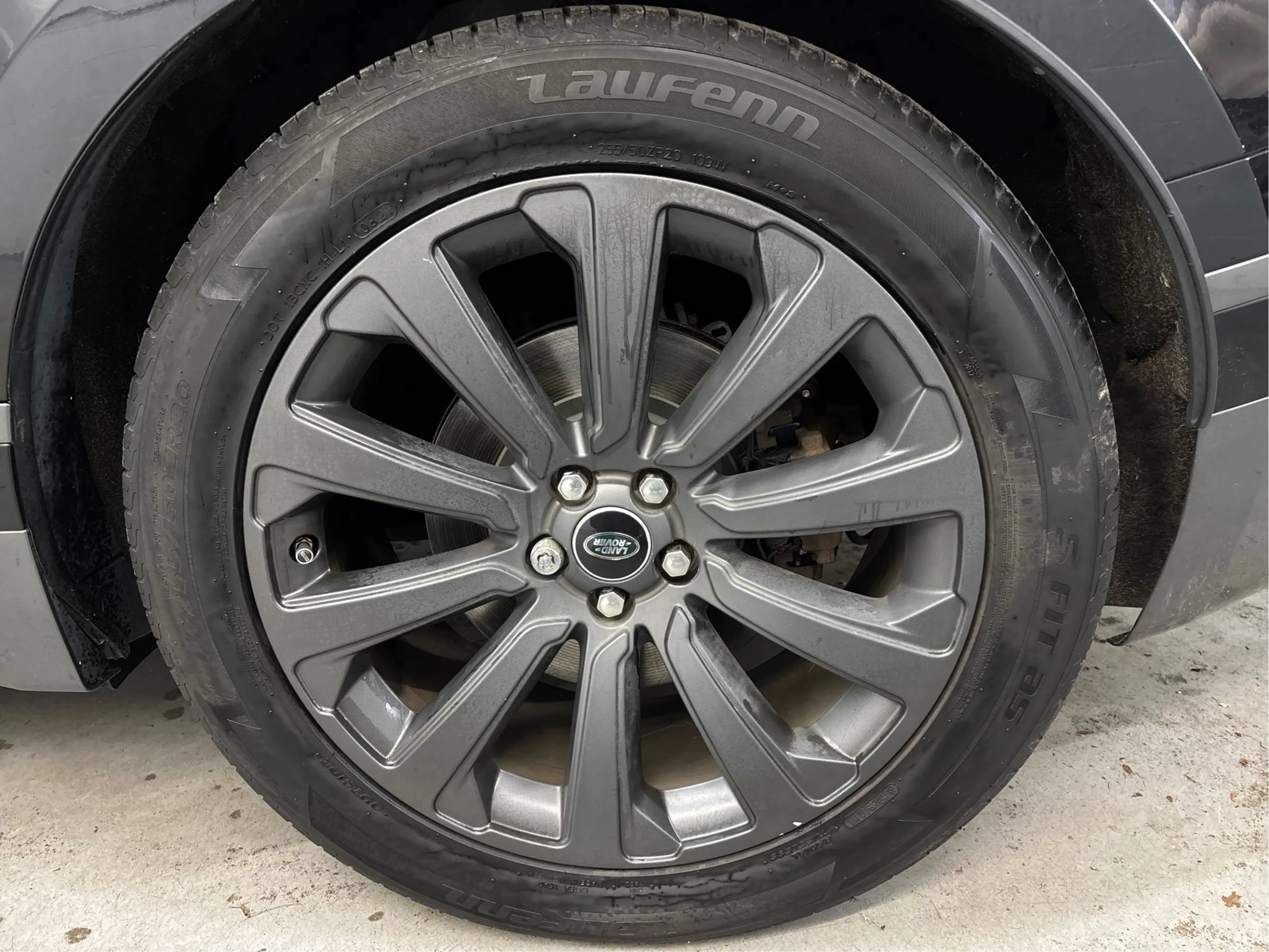 Used 2018 Land Rover Range Rover Velar R-Dynamic SE AWD/4WD image 30