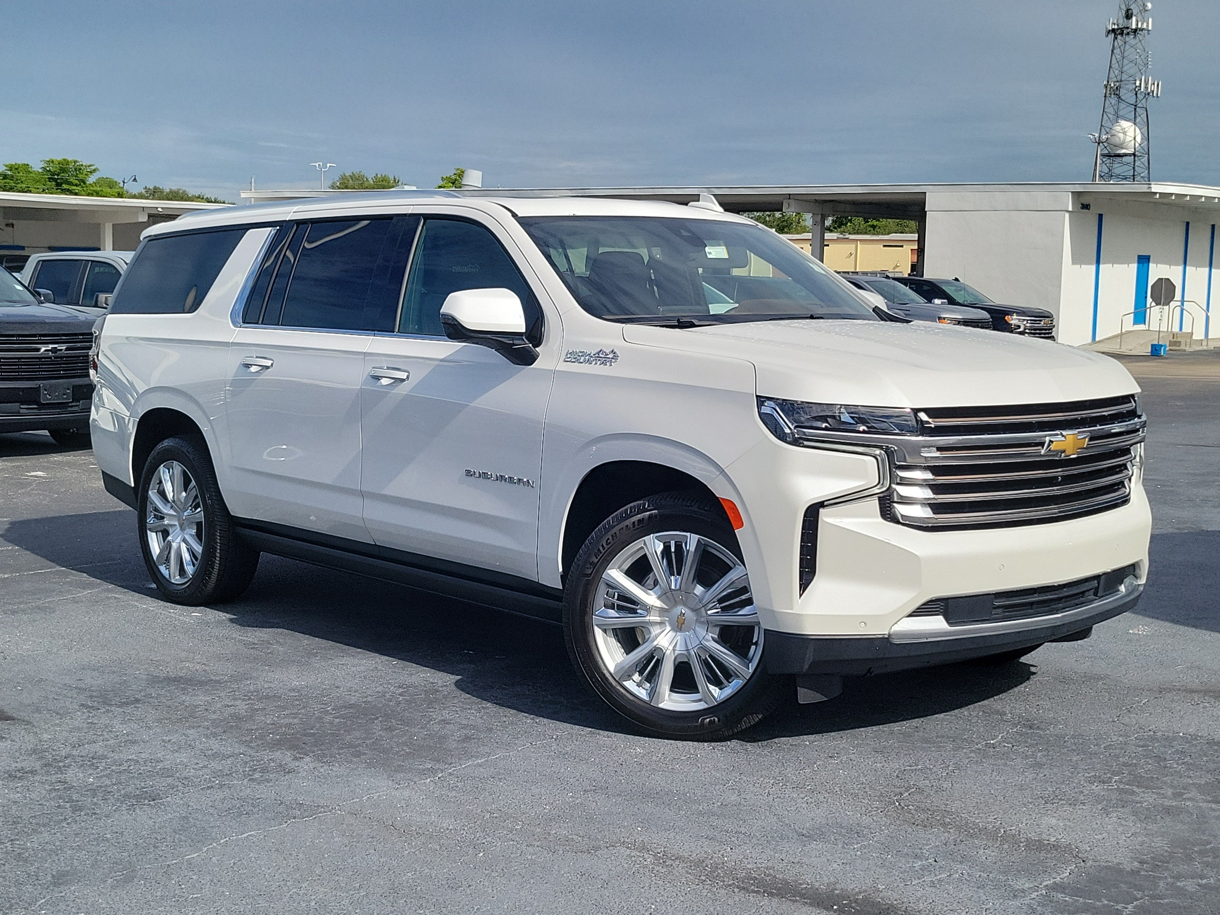 Used 2022 Chevrolet Suburban High Country w/ Premium Package RWD image 34