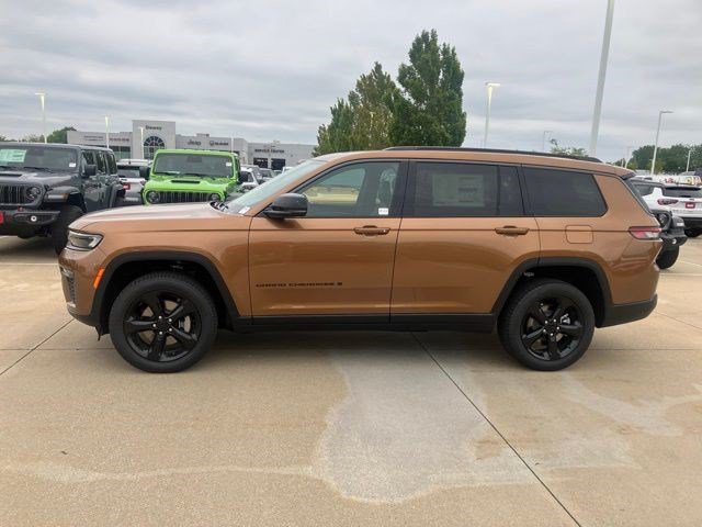 New 2026 Jeep Grand Cherokee L Limited w/ Limited Altitude Package AWD/4WD image 5