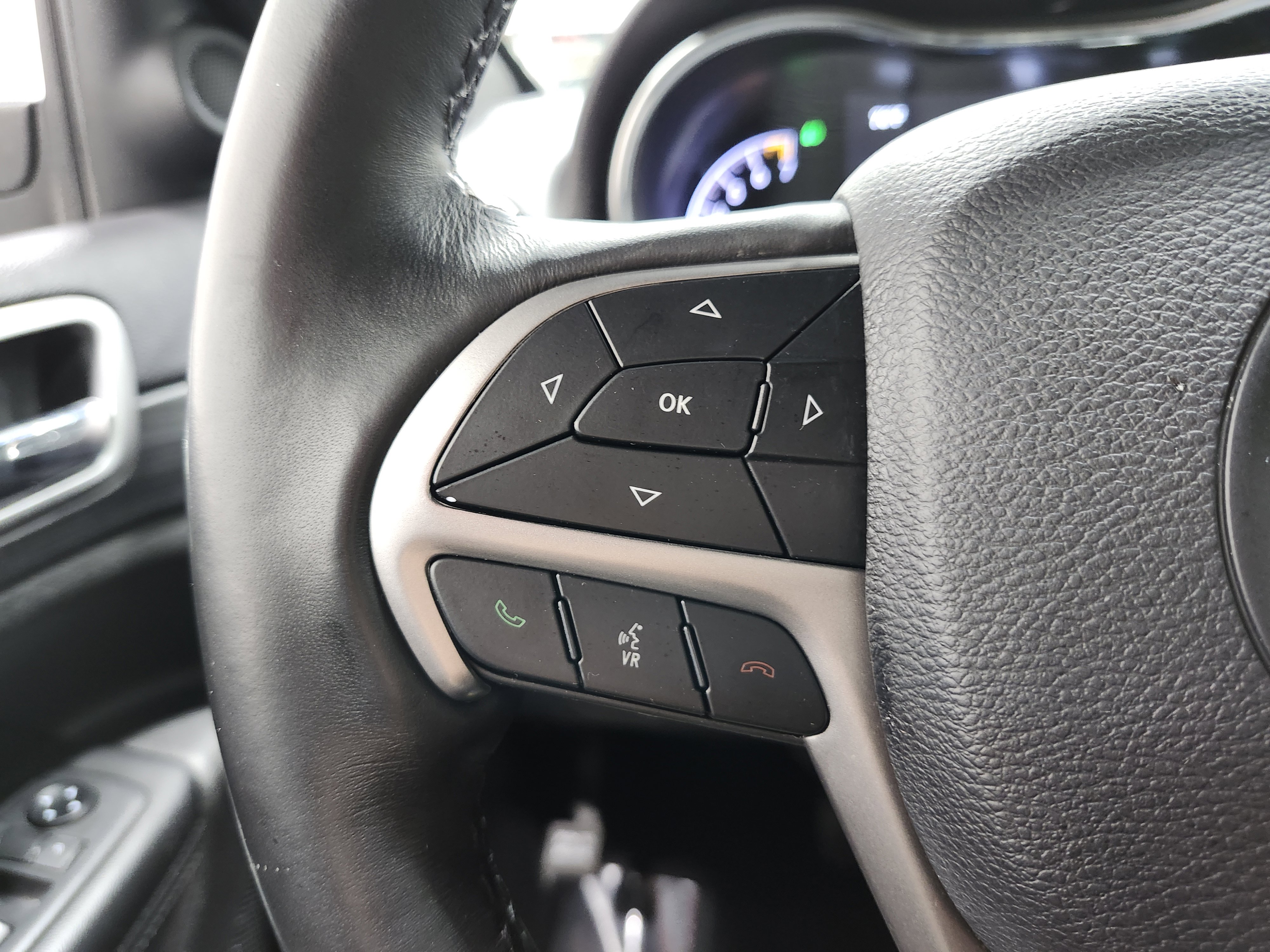 Used 2019 Jeep Grand Cherokee Altitude image 37