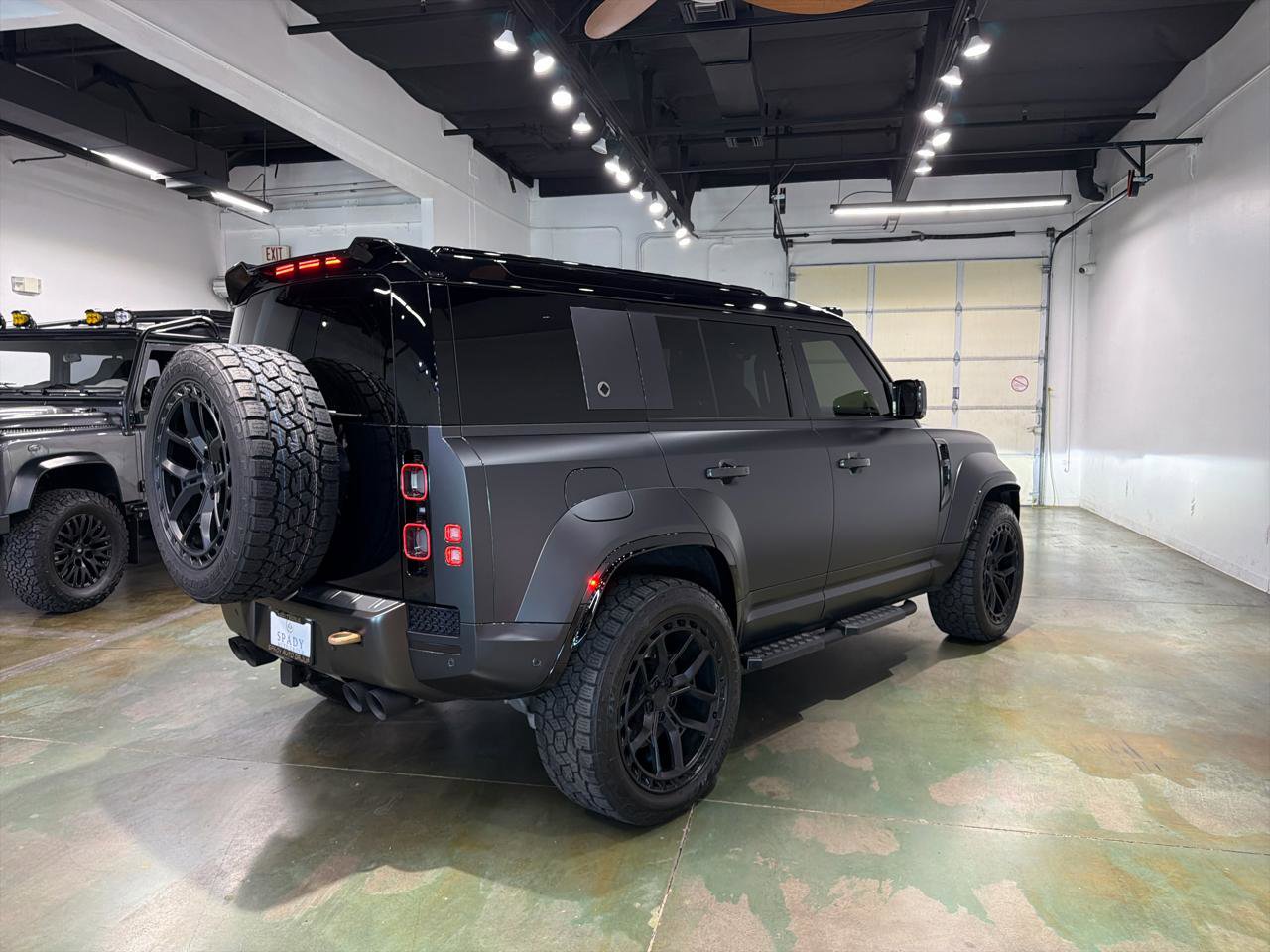 Used 2025 Land Rover Defender 110 image 7