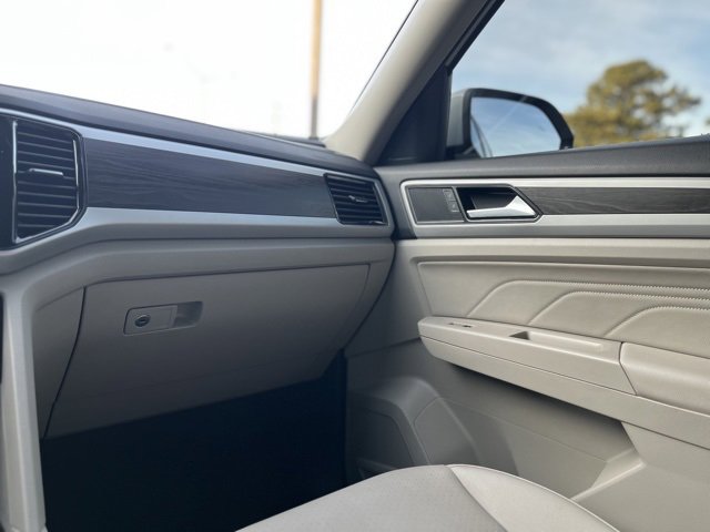 Used 2023 Volkswagen Atlas SE w/ Black Wheel Package image 28