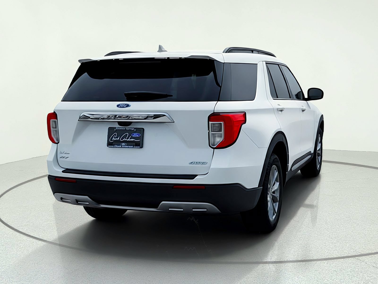 Used 2022 Ford Explorer XLT w/ Equipment Group 202A AWD/4WD image 7