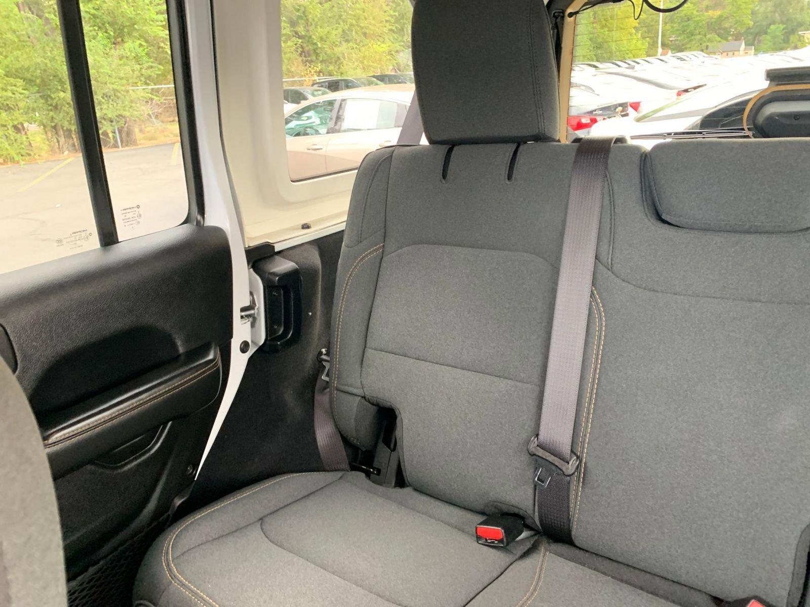 Used 2025 Jeep Wrangler Sahara image 38