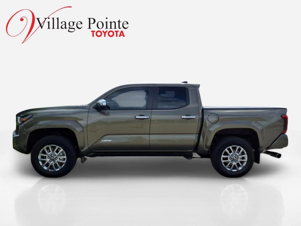 Used 2024 Toyota Tacoma Limited w/ Limited Package (LT) AWD/4WD image 2