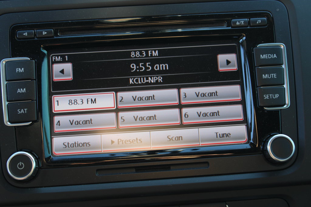 Used 2011 Volkswagen Golf 2-Door FWD image 19