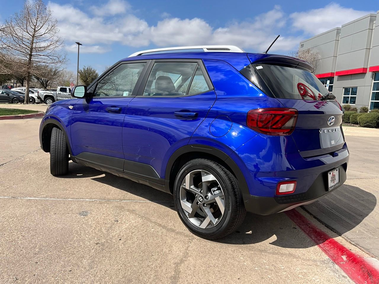 Used 2025 Hyundai Venue SEL image 8