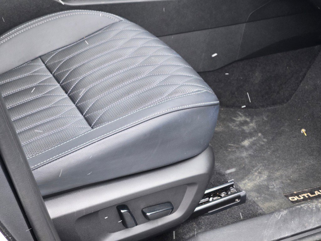 Used 2025 Mitsubishi Outlander SEL image 7