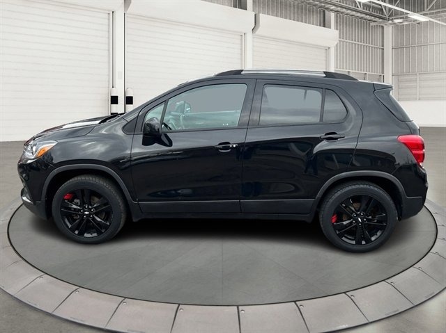 Used 2020 Chevrolet Trax LT w/ Sun & Sound Package image 1