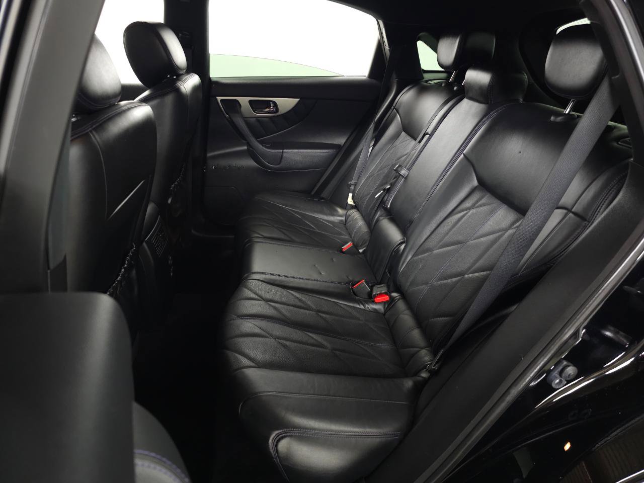 Used 2016 INFINITI QX70 AWD w/ Premium Package image 15