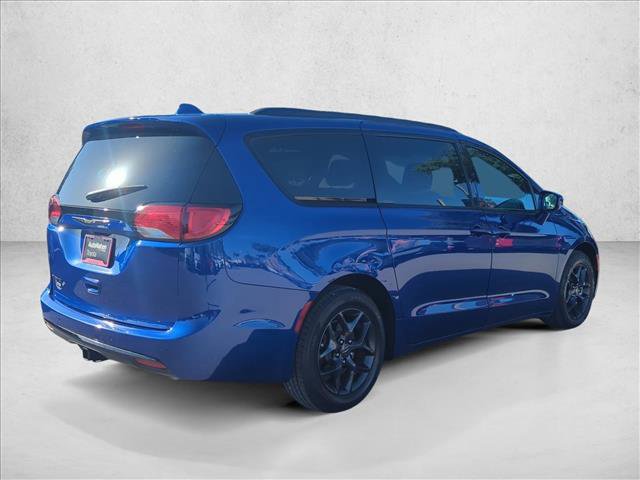 Used 2018 Chrysler Pacifica Touring-L image 5