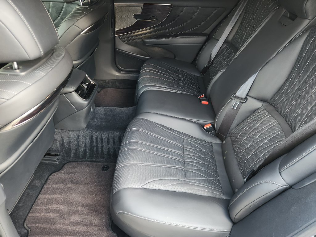 Certified 2023 Lexus LS 500 w/ Luxury Package RWD image 30