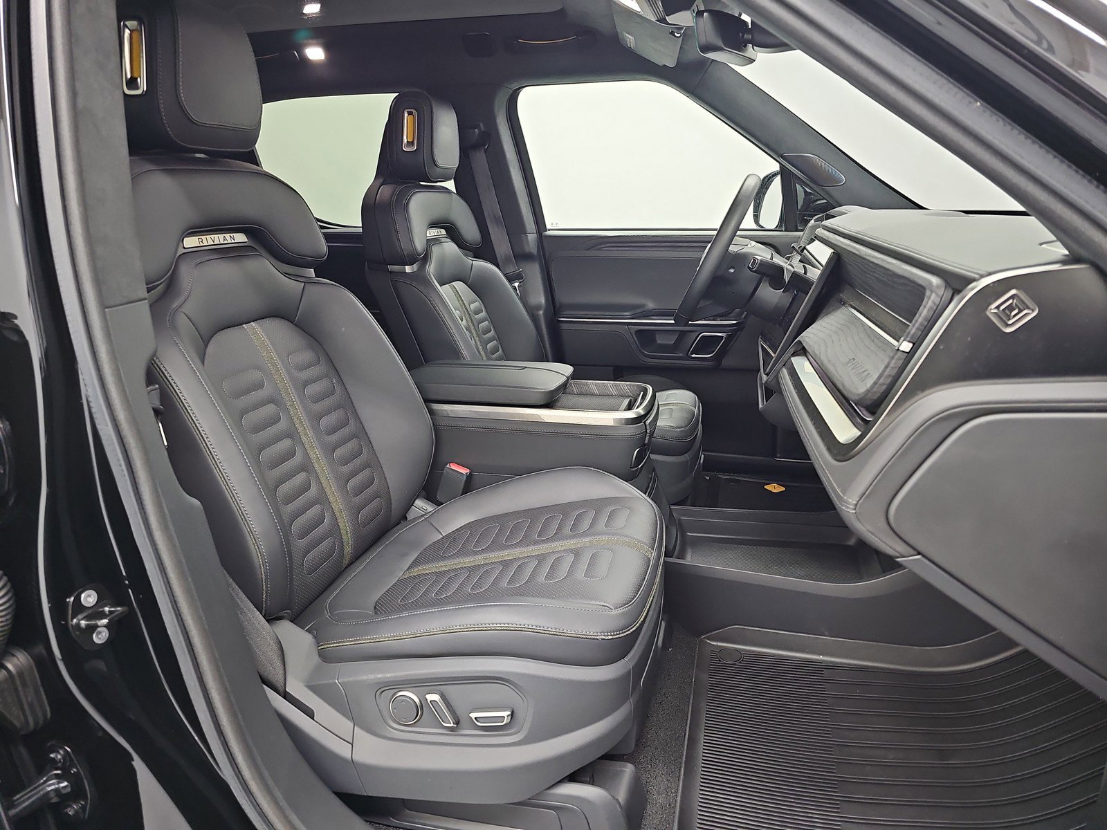 Used 2022 Rivian R1T Adventure AWD/4WD image 23