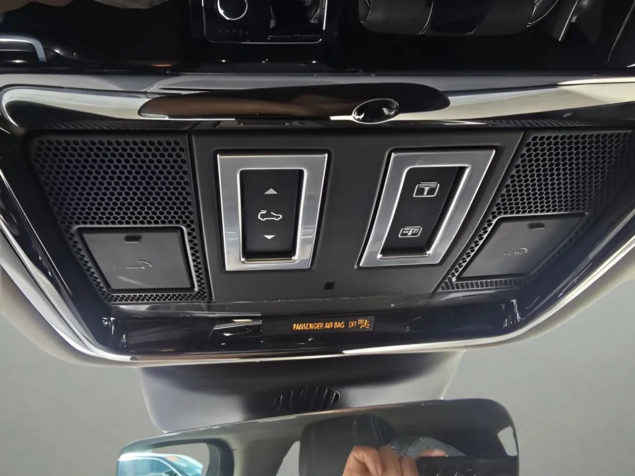Used 2020 Land Rover Range Rover Velar S AWD/4WD image 30
