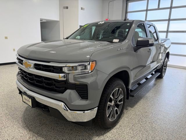 Used 2024 Chevrolet Silverado 1500 LT AWD/4WD image 6