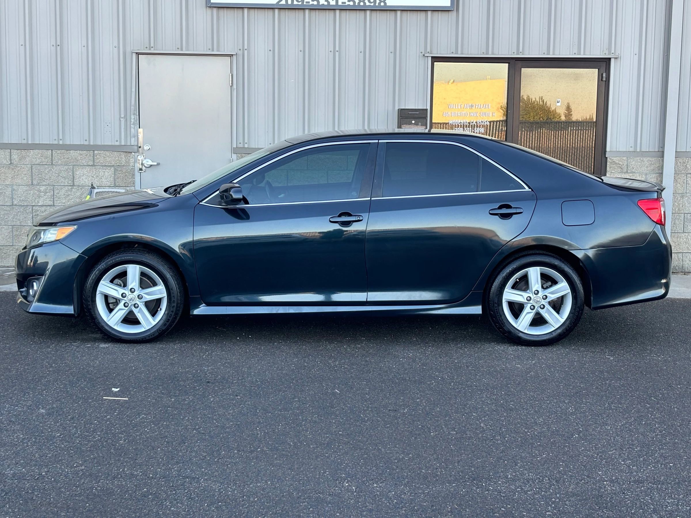Used 2013 Toyota Camry SE image 6