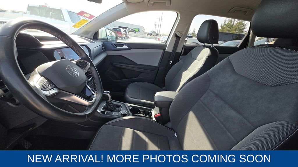 Used 2022 Volkswagen Taos SE image 11