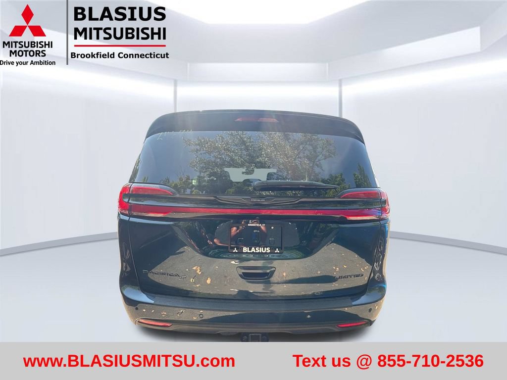 Used 2023 Chrysler Pacifica Limited w/ S Appearance Package FWD image 10