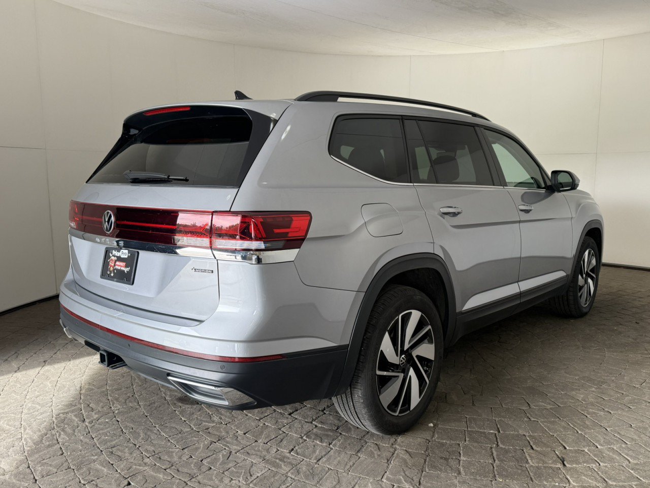 Used 2025 Volkswagen Atlas SE AWD/4WD image 9