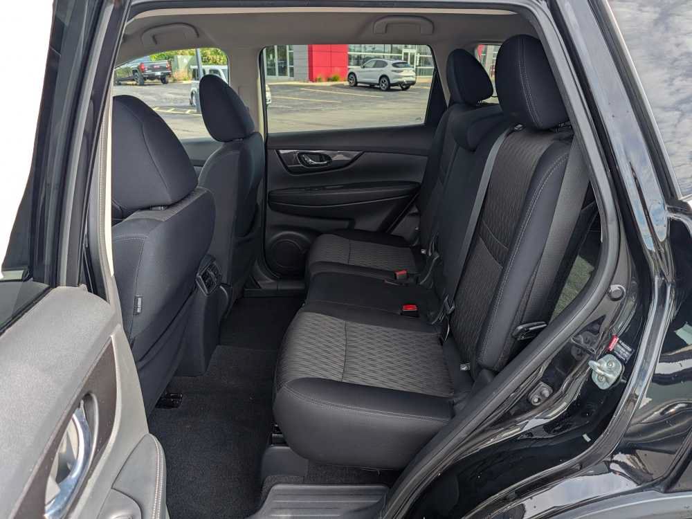 Used 2018 Nissan Rogue SV w/ Premium Package AWD/4WD image 18