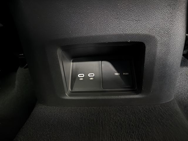 Used 2025 Volkswagen Atlas Cross Sport SE image 30