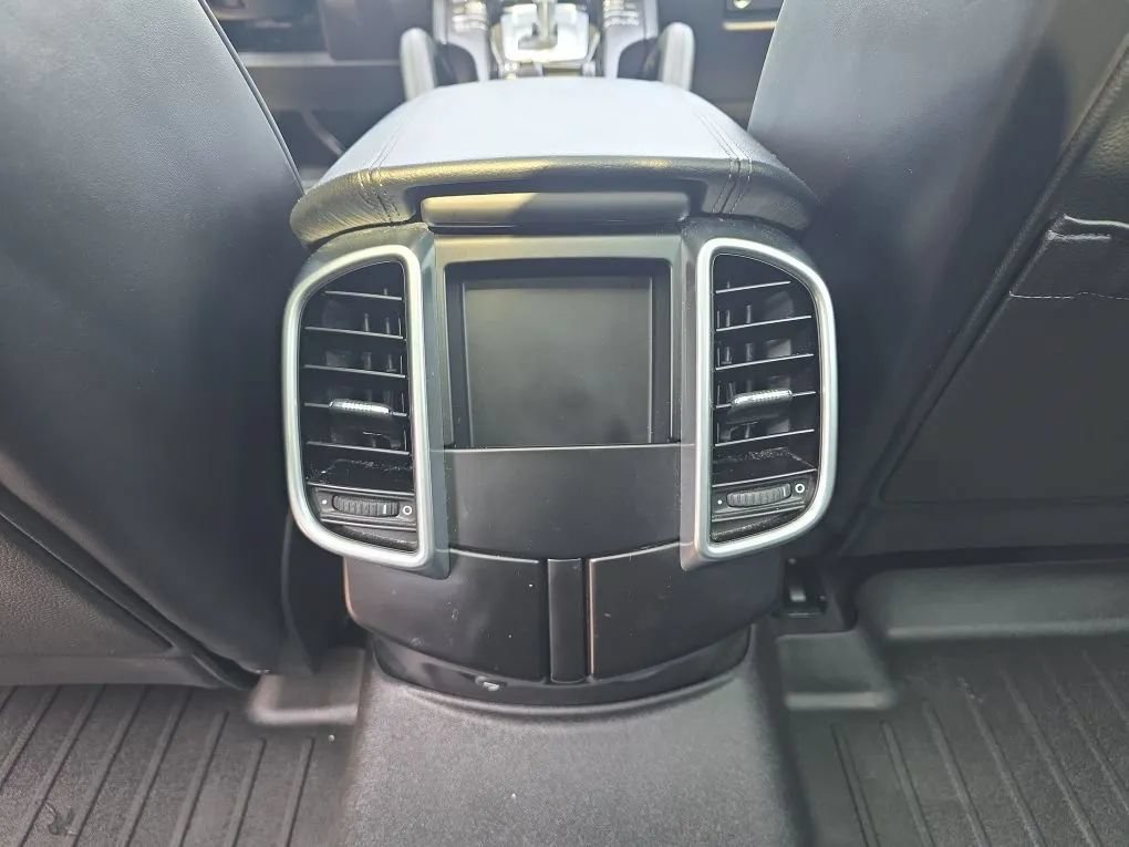 Used 2017 Porsche Cayenne AWD/4WD image 45